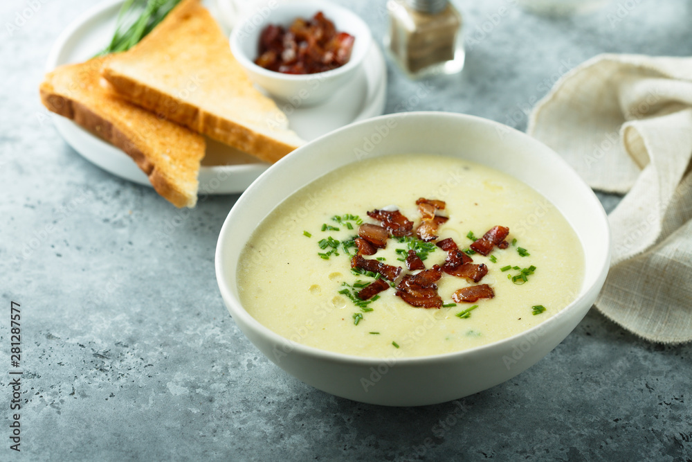 Potato asparagus soup with bacon Potato asparagus soup with bacon
