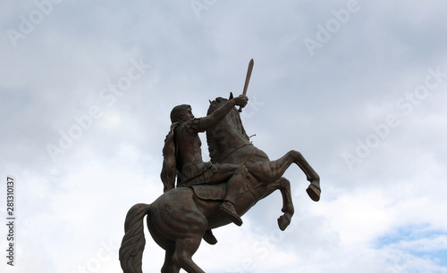 statue of alexander the great