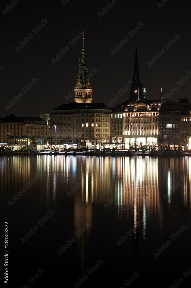 Naklejka premium Hamburg bei Nacht