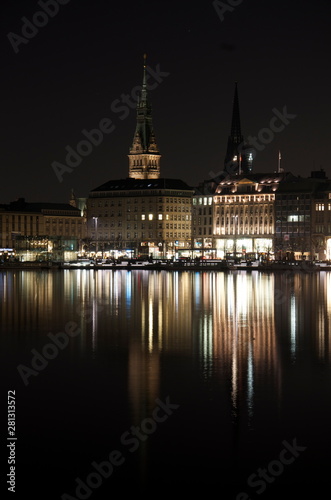 Hamburg bei Nacht © schn4psi
