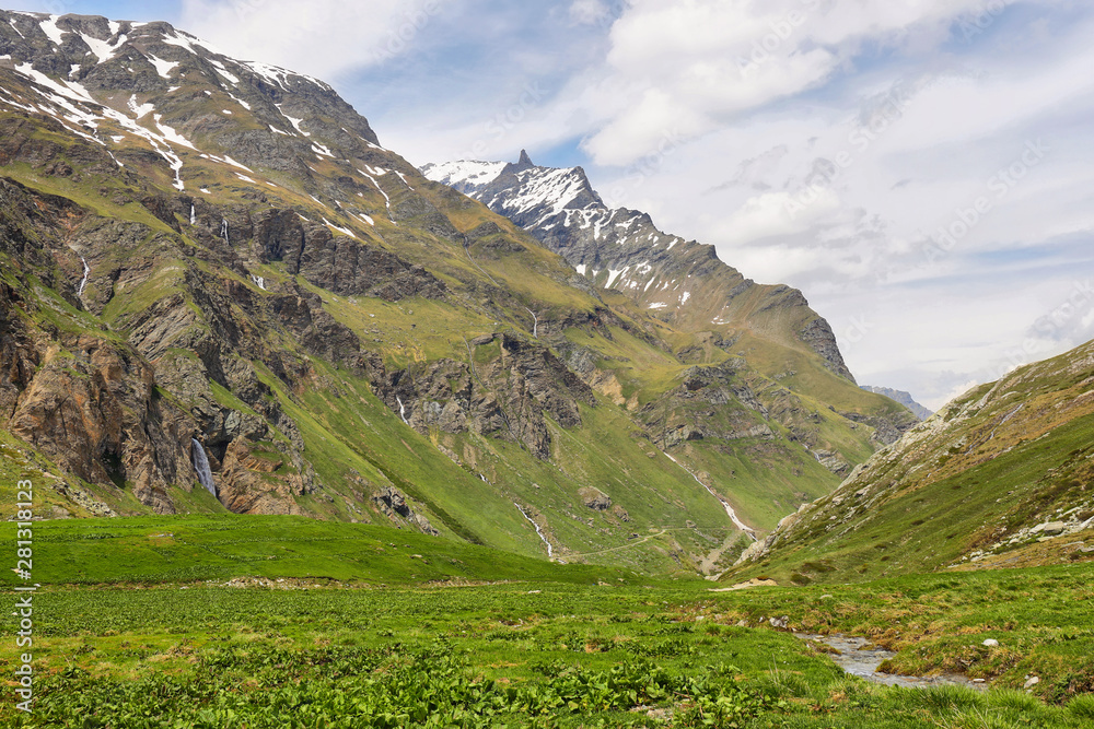 Naklejka premium Beautiful valley in the way to Rifugio Benevolo, Val d'Aosta, Italy