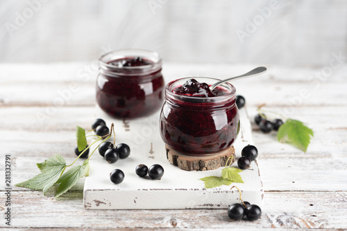 Obraz na płótnie Two jars with black currant jam w salonie