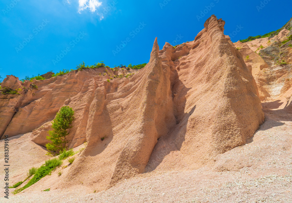Obraz premium Fiastra lake and Lame Rosse canyon - Naturalistic wild attraction in the Monti Sibillini National Park, province of Macerata, Marche region, central Italy