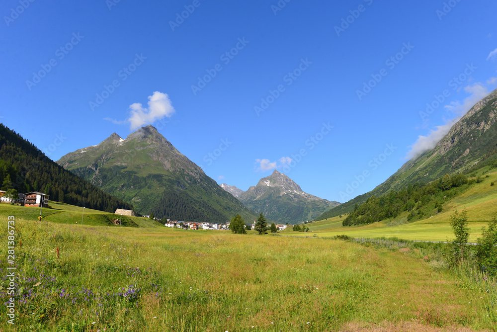 Fototapeta premium Galtür im Paznaun, Tirol (Österreich)