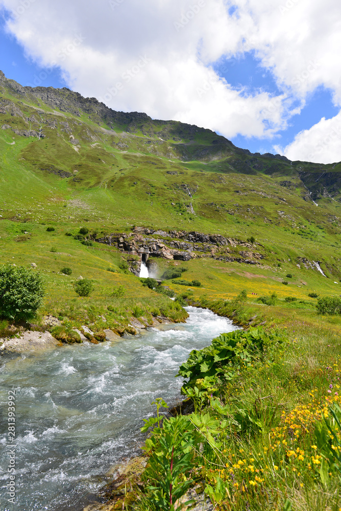 Zeinisbach zwischen Vorarlberg und Tirol Zeinisbach zwischen Vorarlberg und Tirol
