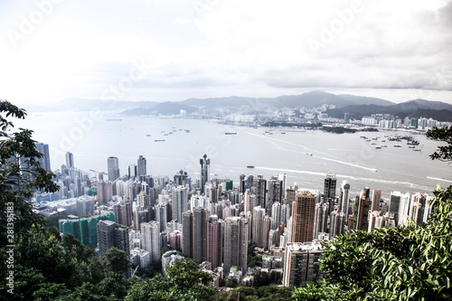 Vue des immeubles de Hong-Kong et de la baie