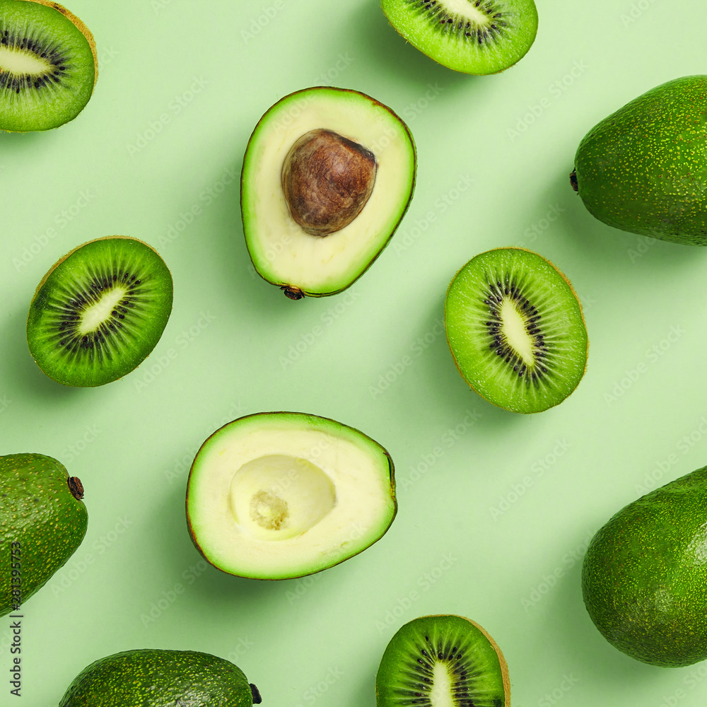 Fototapeta premium Avocado and kiwi frame on color background