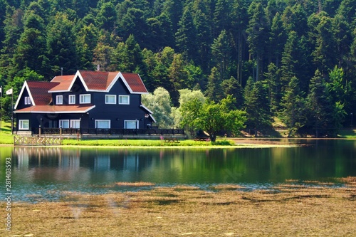 house on the lake © Ramazan
