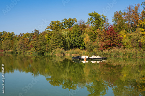 Boote auf dem See im Kurpark von Bad Nauheim Deutschland