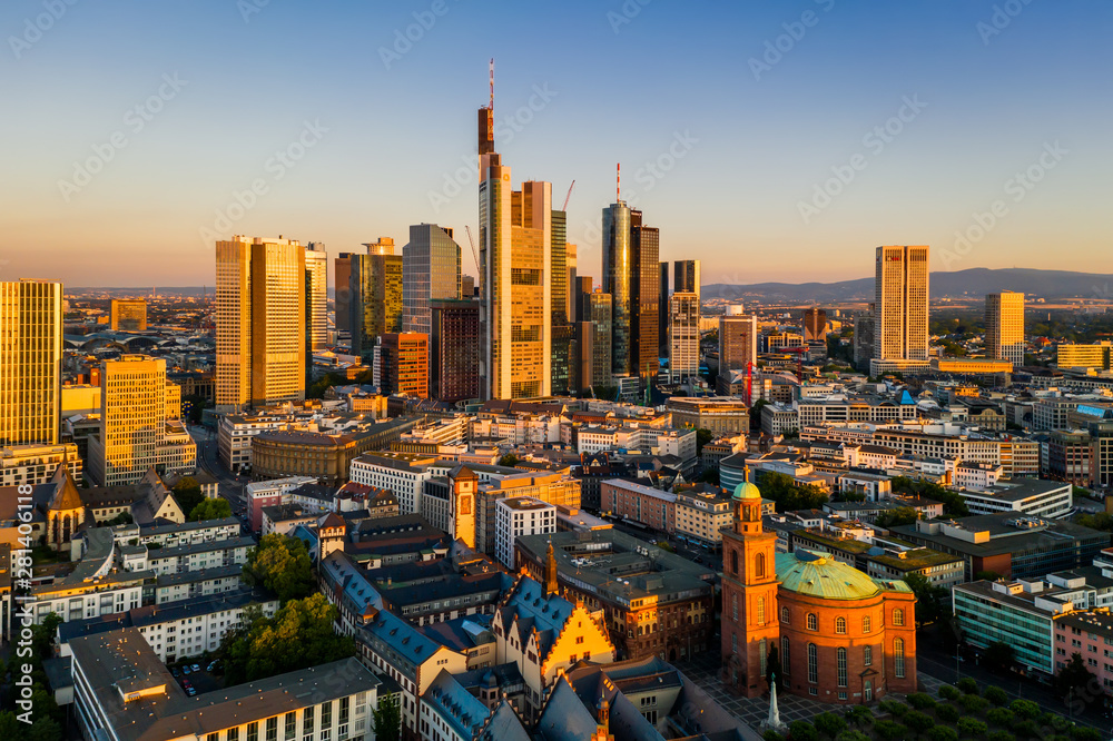 Obraz premium Frankfurt am Main. Cityscape image of Frankfurt am Main during sunset.