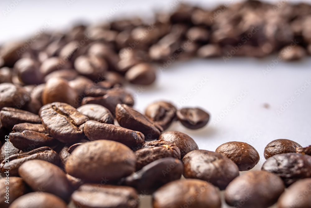 Naklejka premium Coffee Beans Background. Close Up fresh roasted brown