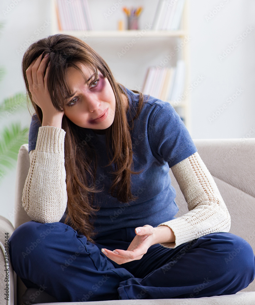 Psychologist counselling woman beaten by husband Psychologist counselling woman beaten by husband