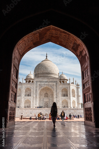 tourists silhouette on taj mahal india