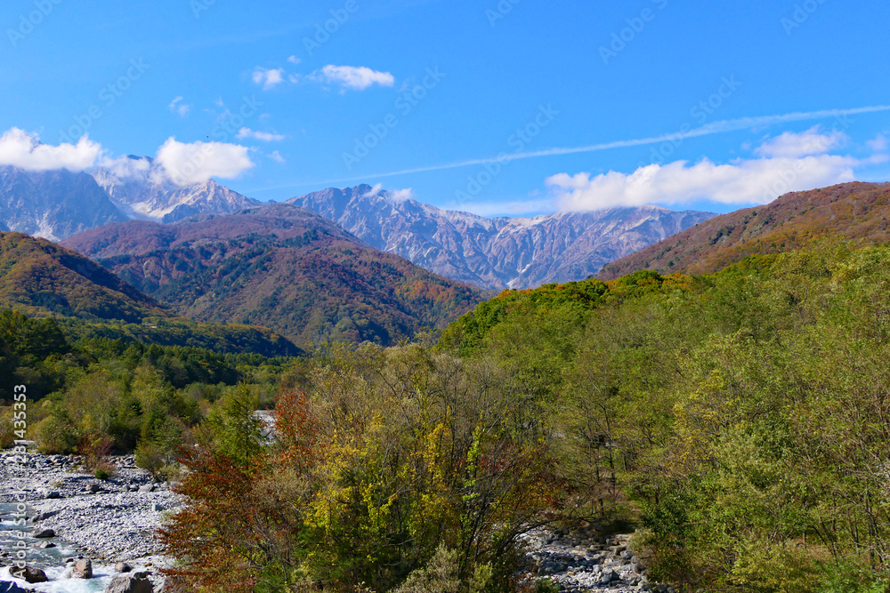 中部山岳国立公園。北アルプス、白馬岳。長野　日本。１０月下旬。