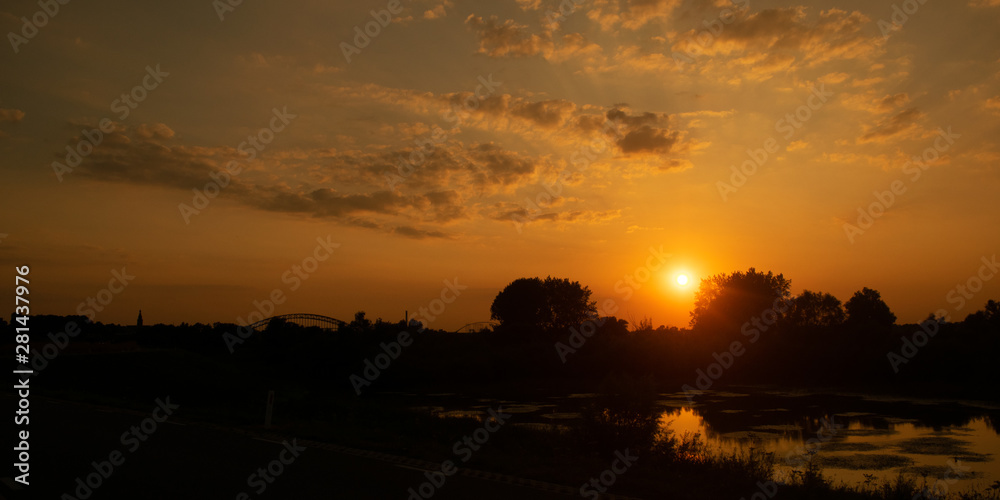 Obraz premium Oude Waal evening sunset in Gelderland