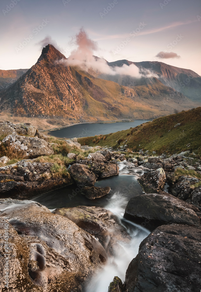 Foto sunrise in mountains