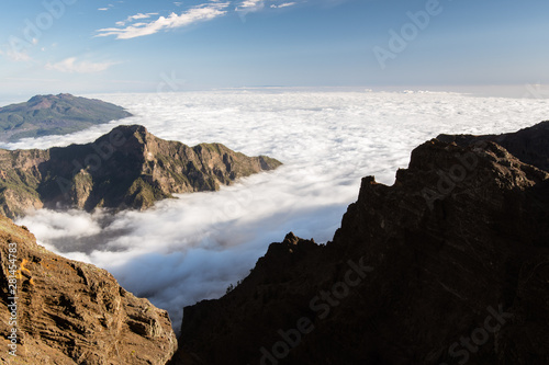 Point de vue au-dessus des nuages sur l'Île de La Palma aux Canaries, Espagne © Aurélien PAPA