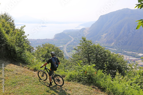 Mountainbiker am Lago Maggiore © U. J. Alexander