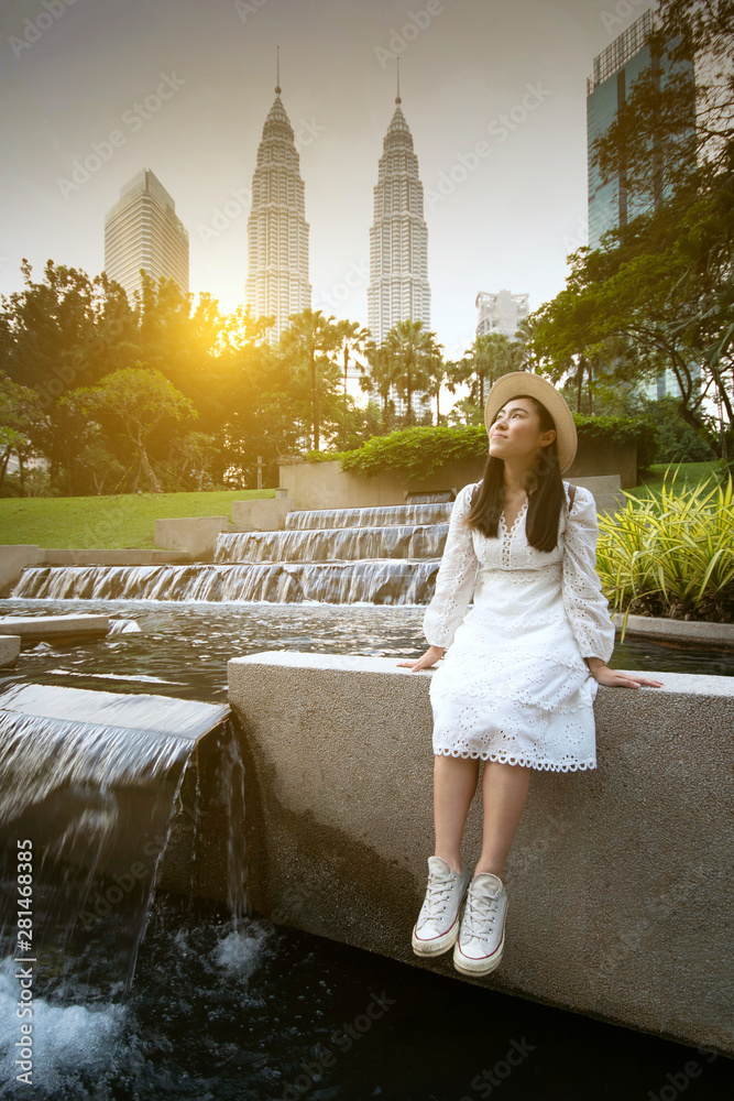 Naklejka premium Young beautiful Asain Woman is enjoy traveling in Kuala Lumpur, Malaysia.