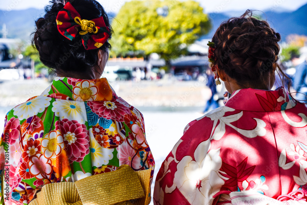 Obraz premium 京都 着物 嵐山 散歩 女性 写真素材