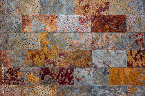 Buntschiefer Steinwand als Hintergrund