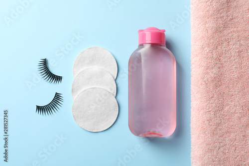 Fotografi Flat lay composition with false eyelashes and makeup remover on light blue backg