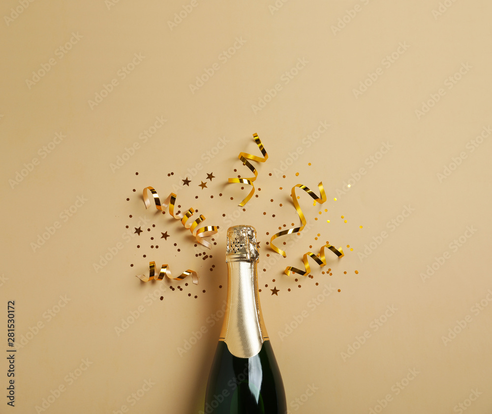 Bottle of champagne with gold glitter and confetti on beige background, flat lay. Hilarious Stock-foto Adobe Stock