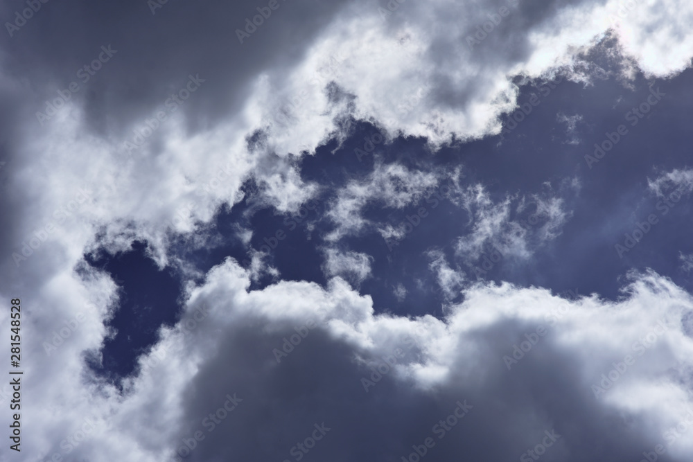 Fototapeta premium movement of white cloud over sky.