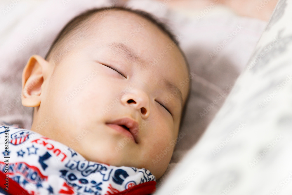 赤ちゃん 寝顔 Stock 写真 Adobe Stock