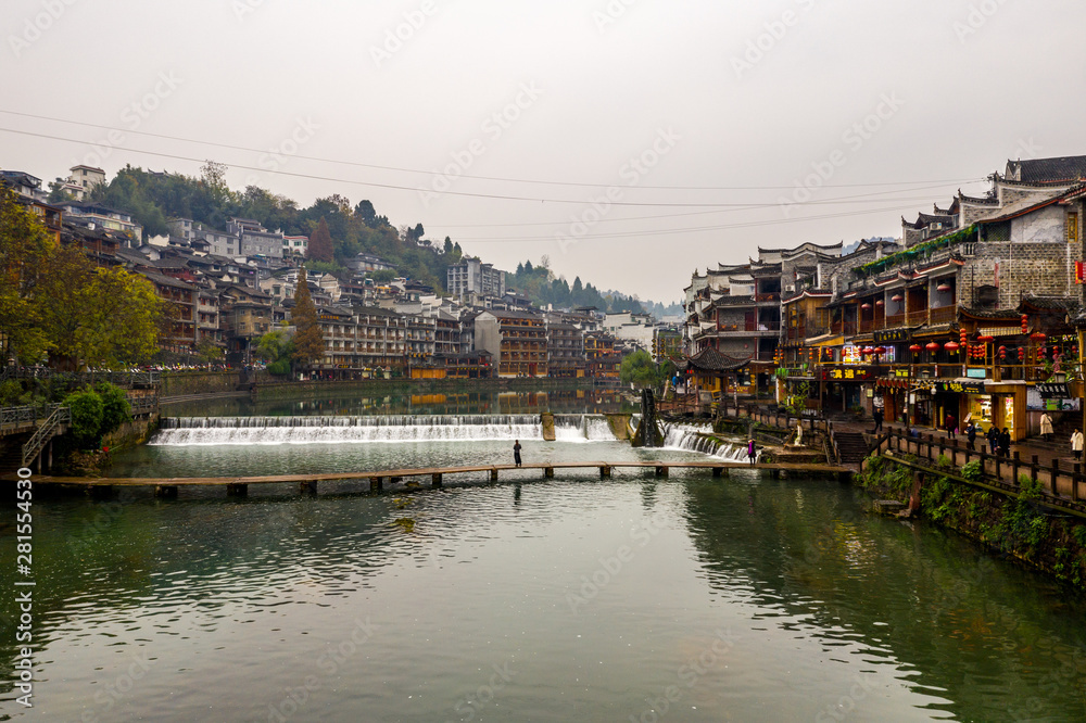 Fototapeta premium Amazing view of Fenghuang Ancient town and Tuo Jiang river