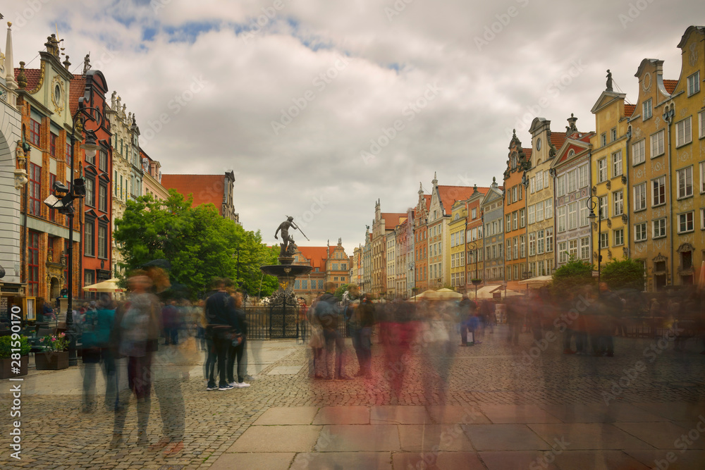 Fototapeta premium Stone streets and tourists Gdansk