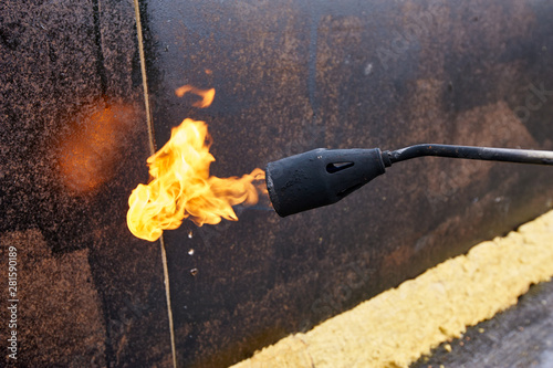Εκτύπωση καμβά propane blowtorch close up during construction works