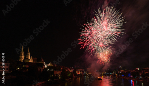 Feuerwerk auf dem Rhein in Basel zum Schweizer Nationalfeiertag am 1. August