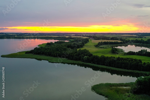 Warmia, mazury, zdjęcia jeziora o zachodzie słońca z drona  © Arkadiusz