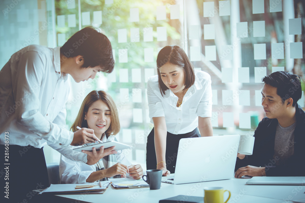 Start-up Asia business team in meeting and helped analyze the marketing problems of the company. Start up new projects concept Start-up Asia business team in meeting and helped analyze the marketing problems of the company. Start up new projects concept