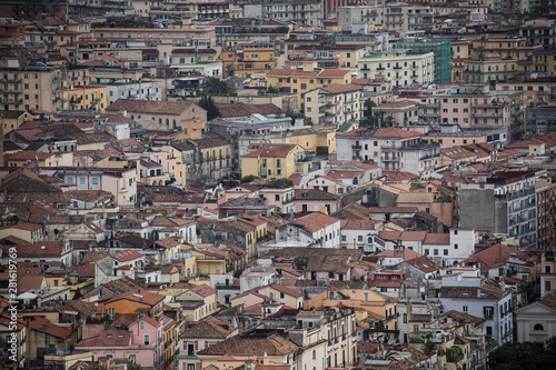 Blick von oben auf die Dächer von Neapel Italien