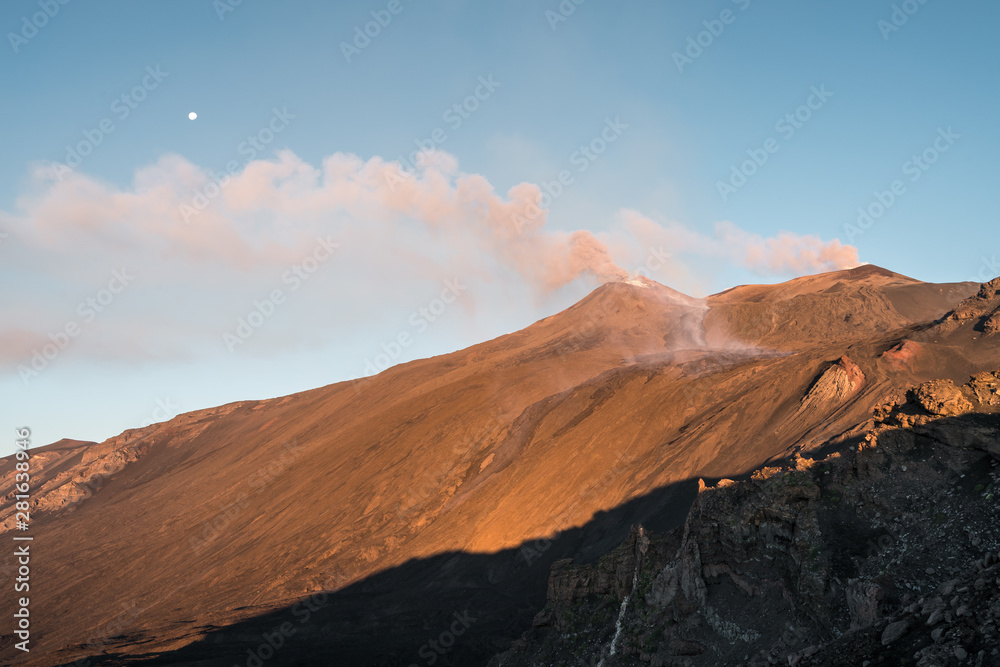Etna eruption and the Moon