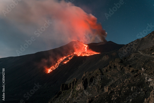 A very close Etna eruption, Sicilian volcano