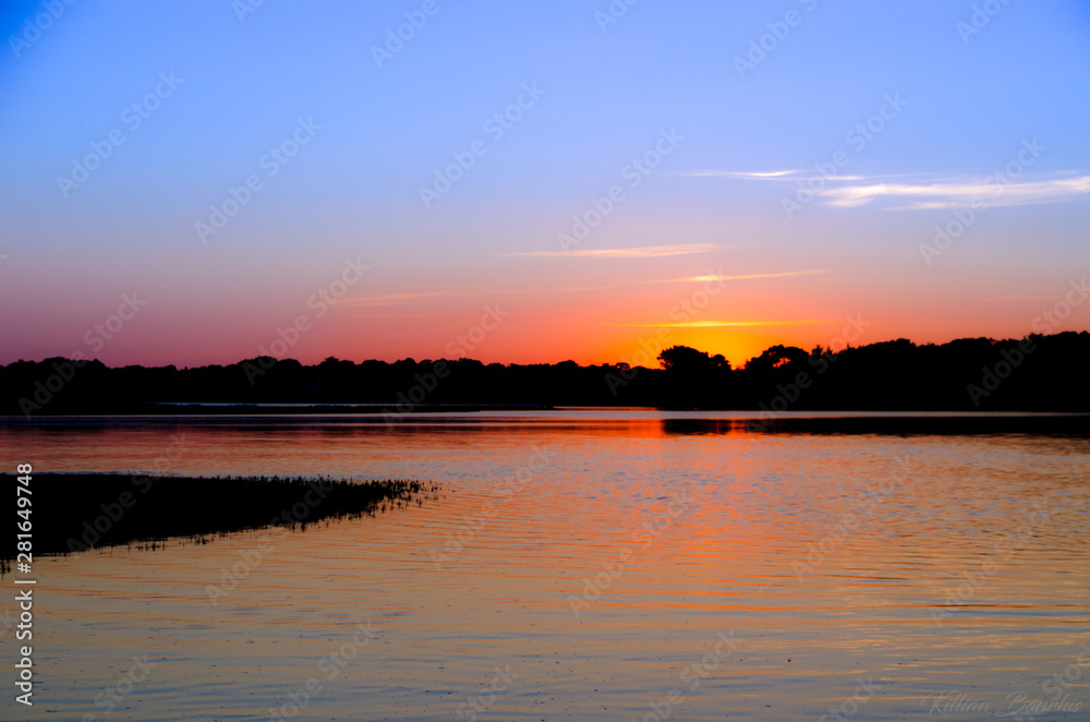 Créupuscule au bord de l'eau