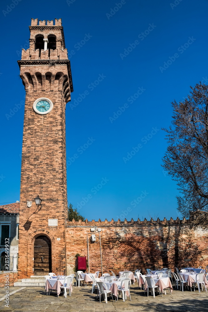 Obraz premium uralter uhrturm in murano, italien