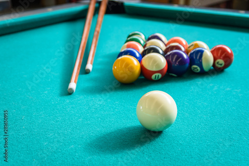 Canvas Print Juego de billar pool con bolas de colores