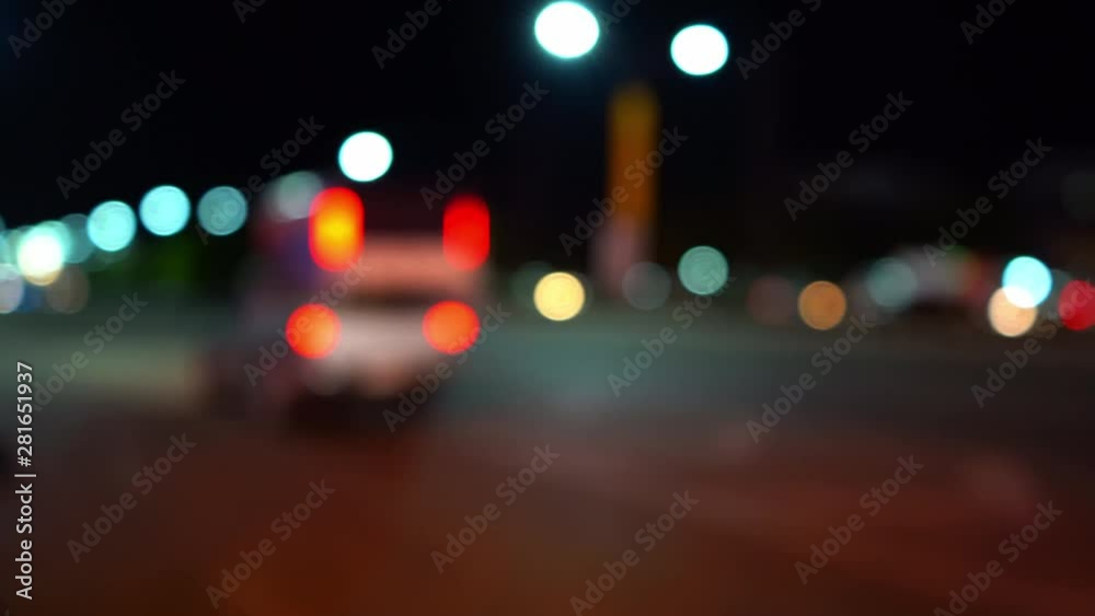 Traffic lights, night traffic that blur Traffic lights, night traffic that blur