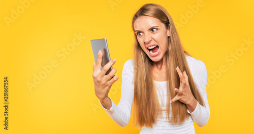 Εκτύπωση καμβά I am your chief! Very angry blonde business woman is shouting right on her cell