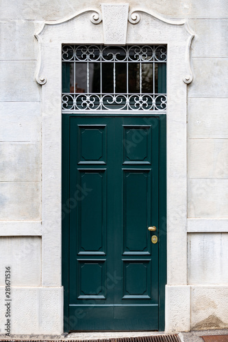 porta verde di legno, ingresso abitazione