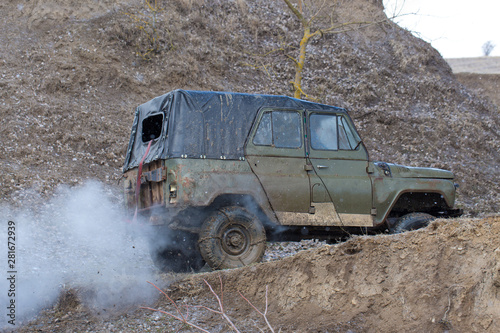 Rally on Russian SUVs in the mud in winter, Trapped all-terrain vehicle pulled out of the river 