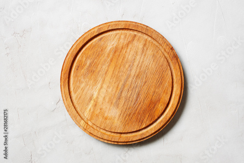 Cuadro en lienzo Light grey textured table with empty old wooden pizza board