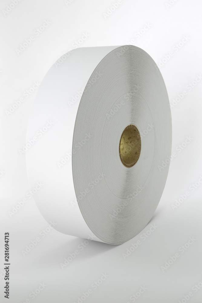 Rouleau bobine de papier sur fond blanc ombre portée Stock-Foto | Adobe  Stock