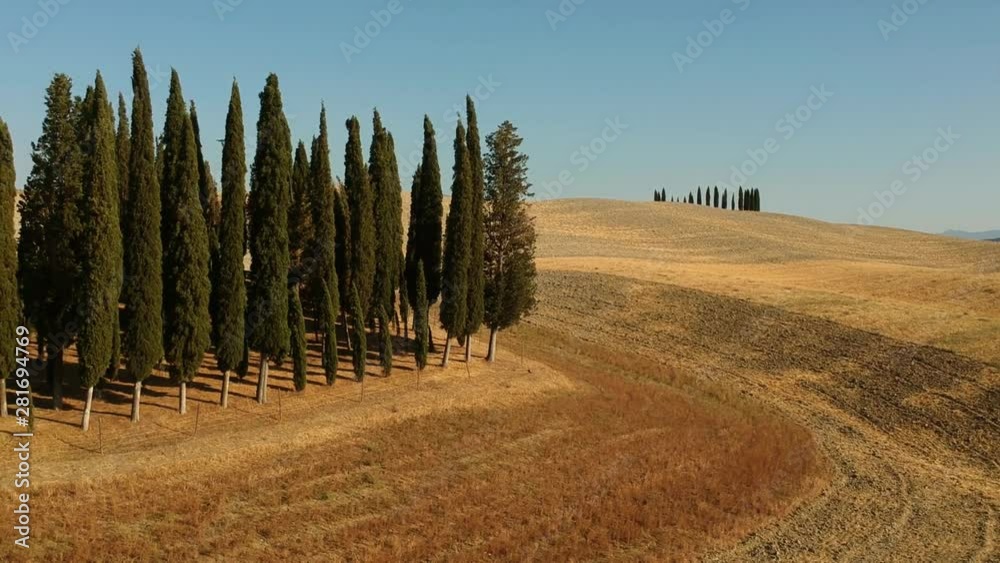 Veduta aerea di Toscana, paesaggio panoramico con cipressi di San Quirico e valle al tramonto, Val d'Orcia, Italia
