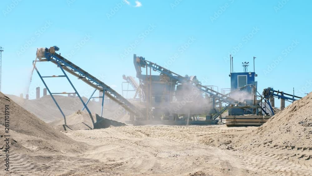 Processing of mineral resources carried out by the grinders Processing of mineral resources carried out by the grinders
