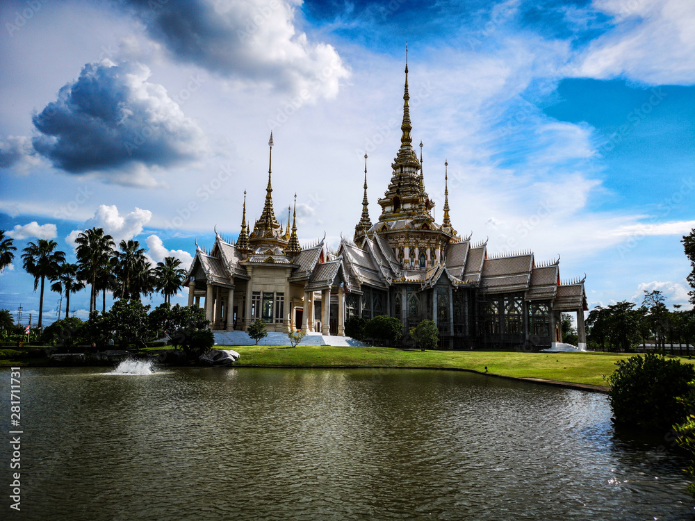 royal palace in bangkok thailand